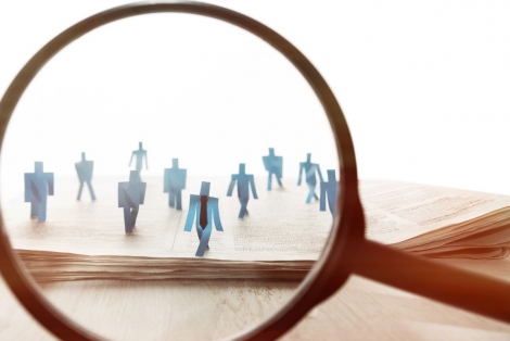 採用